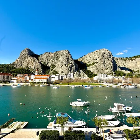 Ivana Appartamento Omiš