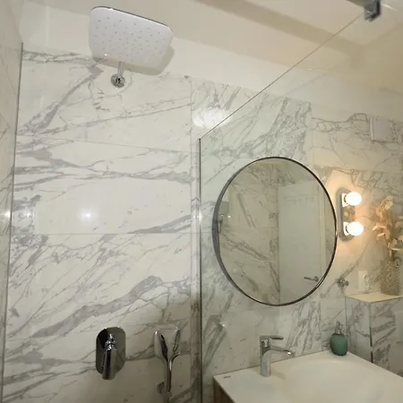 アパート Ivana オミシュ